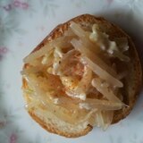 モヤシのケチャップチーズのせフランスパン